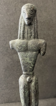 statuette_idole_du_neolithique_en_bronze_mesopotamie_ou_grece_copie_decorative