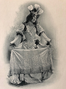 melle_chavita_la_carmelite_theatre_circa_1904